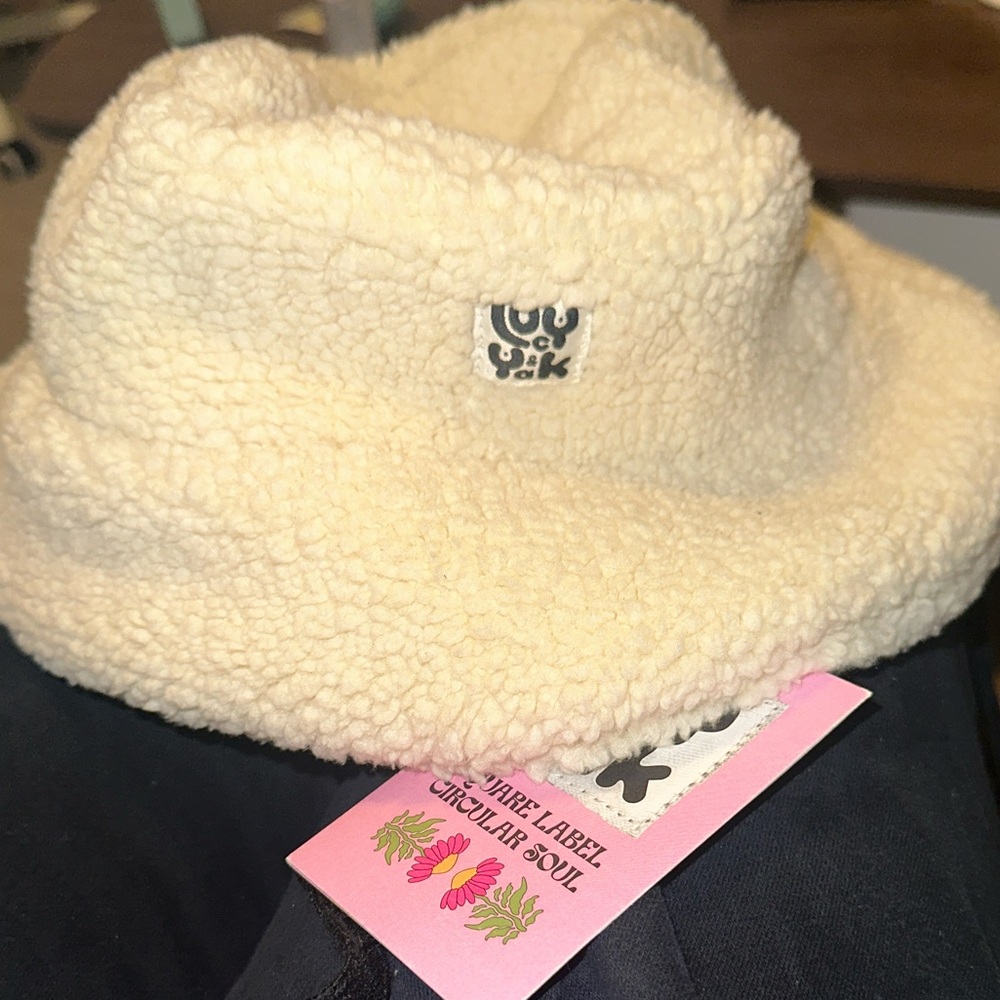 Lucy & Yak Sherpa Fuzzy Bucket Hat - Picture 2 of 5